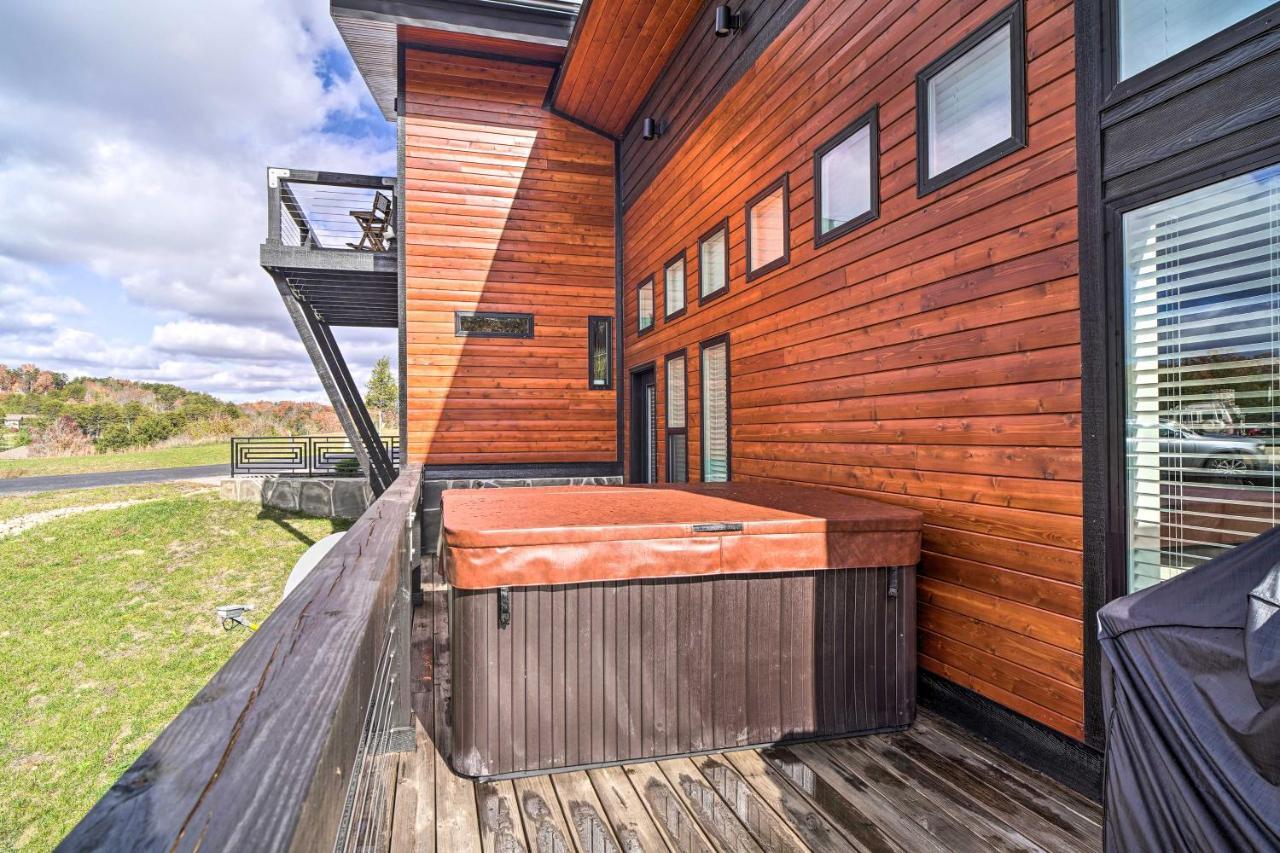 Spacious Sevierville Home With Hot Tub! Eksteriør billede
